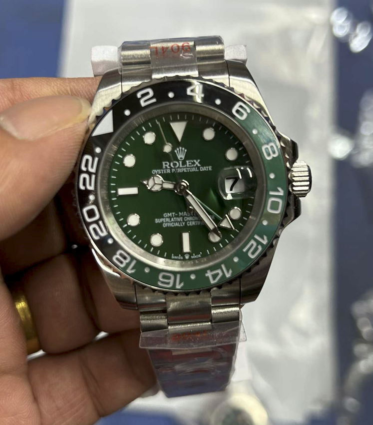 Pilot Watch II Green Dial Oyster (Green and Black) - Luxury Watch