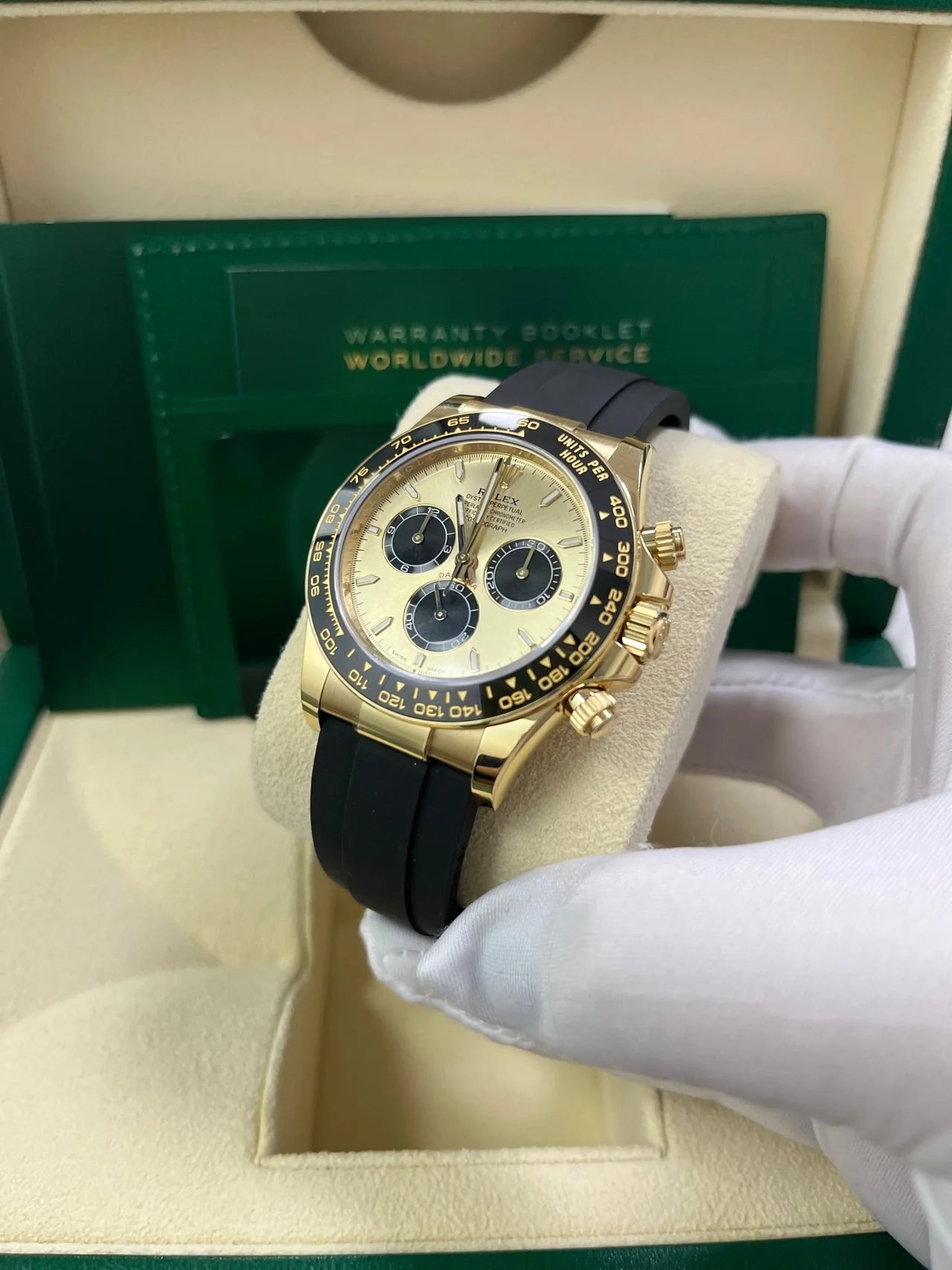 Daytova Yellow Gold Oysterflex (Champagne Dial) - Luxury Watch