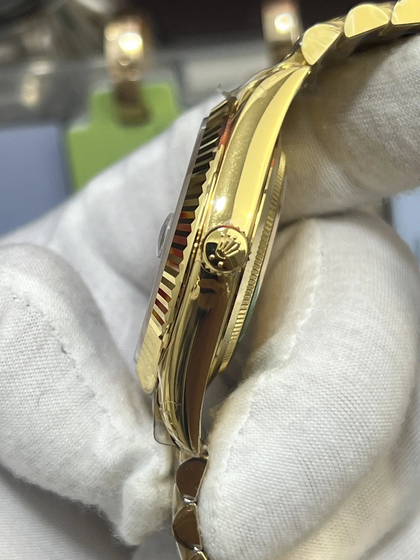 Day Week 40 Yellow Gold Green Dial - Luxury Watch